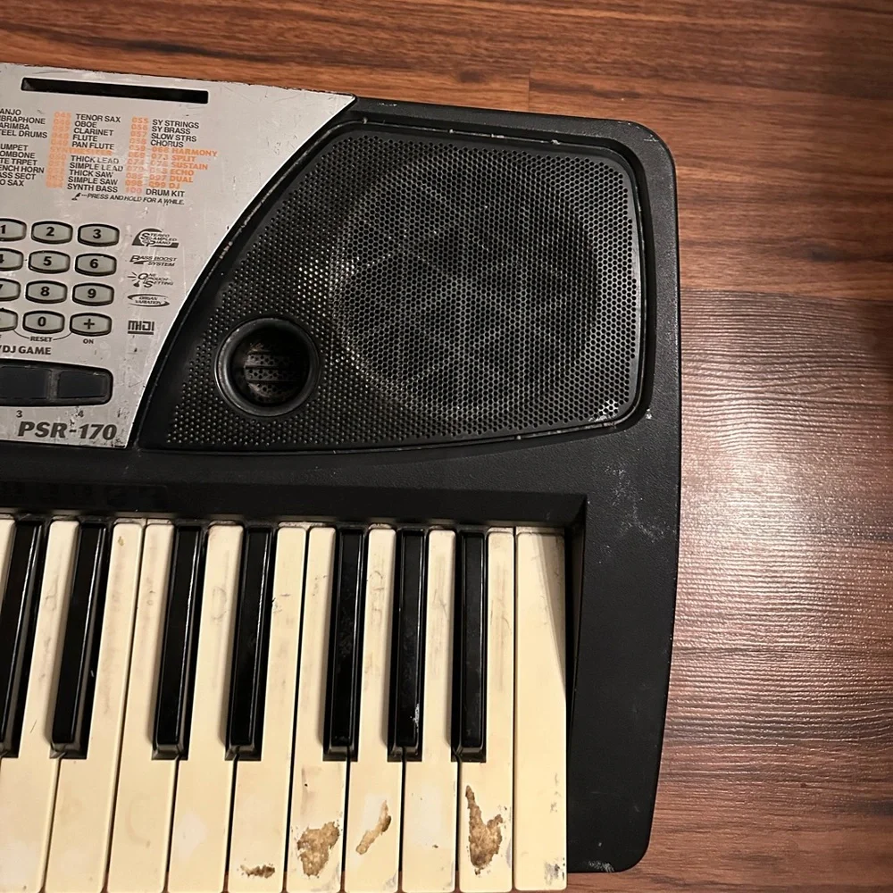 VTG Yamaha PSR-170 61-Key Electronic Keyboard